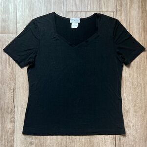Betsy’s Women’s Black Short Sleeve T-shirt Size Medium